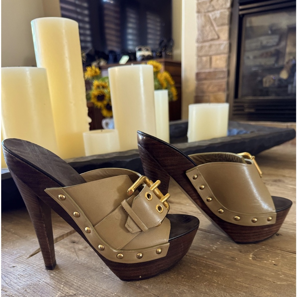 Burberry Khaki Leather Wooden Platform Sandals         EPOC